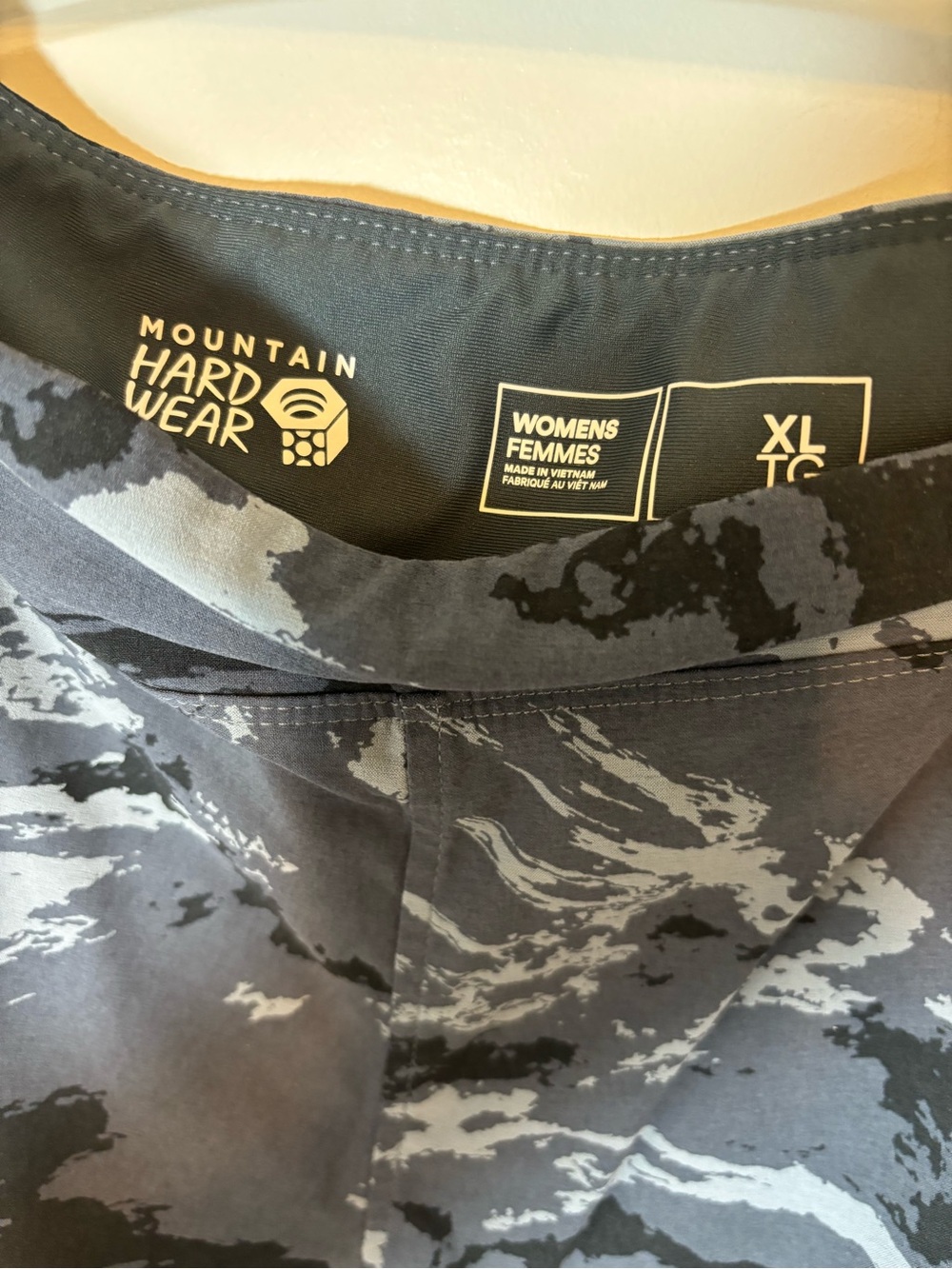 Mountain Hardwear women’s Blue-Gray Camouflage Dress Pants - Picture 3 of 5